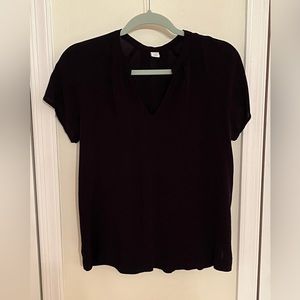 Old Navy women’s light weight t shirt, black, size medium fits more like a small